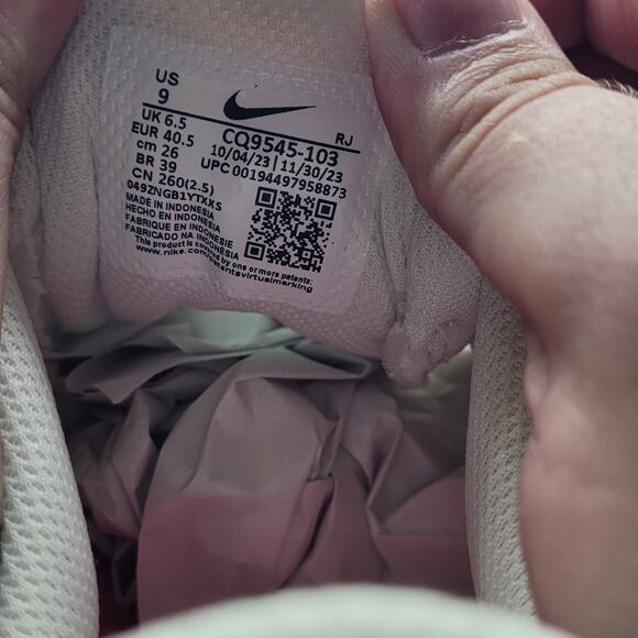 Nike Legend Essential 2 CQ9545-103 Athletic Cross Training white women's size 9 - Picture 9 of 9